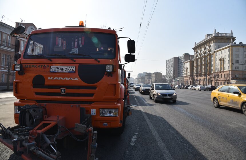 Коммунальщики начали устранять последствия зимних ненастий 2 фото