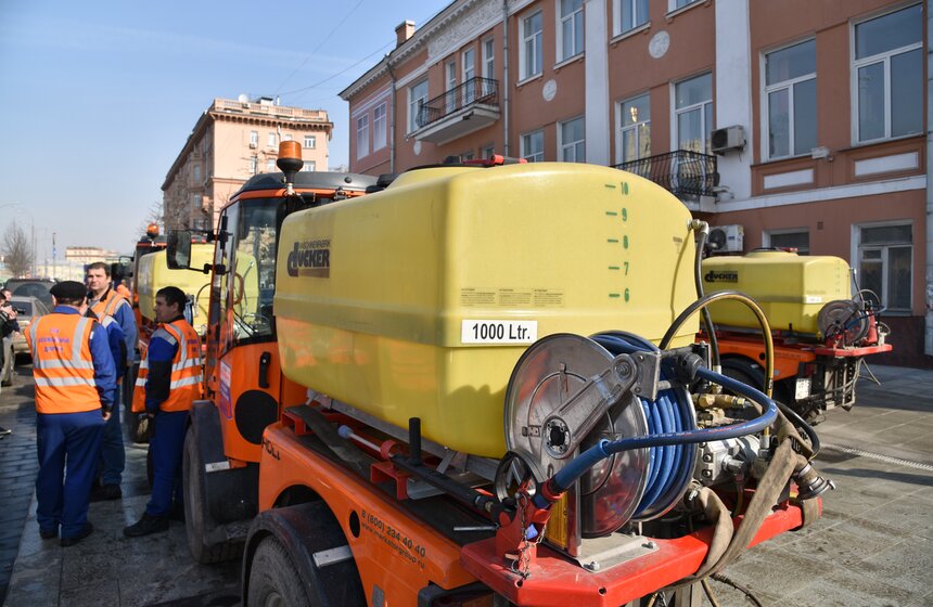 Коммунальщики начали устранять последствия зимних ненастий 4 фото