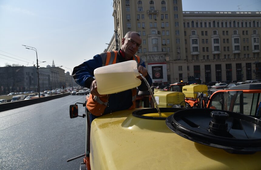 Коммунальщики начали устранять последствия зимних ненастий 23 фото