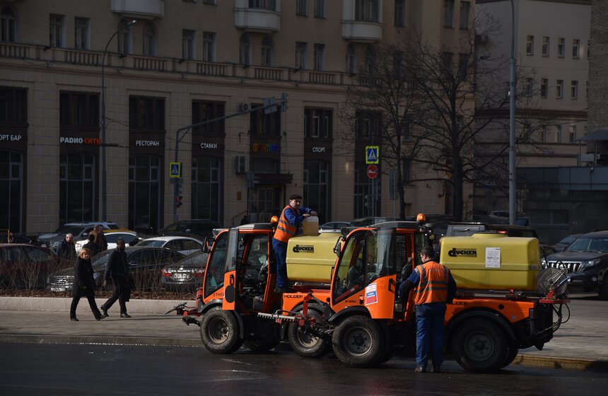 Коммунальщики начали устранять последствия зимних ненастий 22 фото