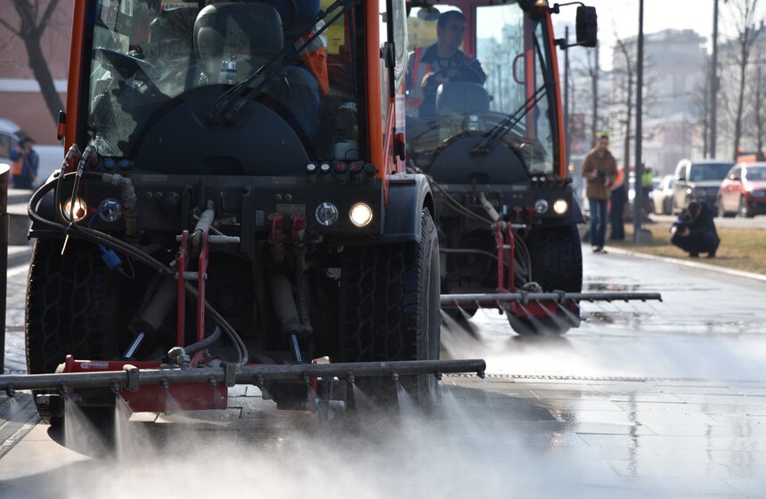 Коммунальщики начали устранять последствия зимних ненастий 6 фото