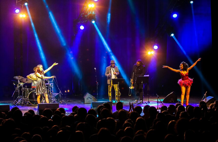 Концерт Postmodern Jukebox в "Крокус Сити Холле" 16 фото