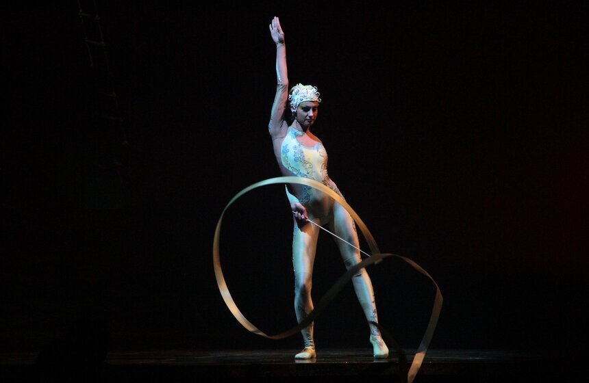 Артисты CIRQUE DU SOLEIL представили в Москве шоу Alegria 14 фото