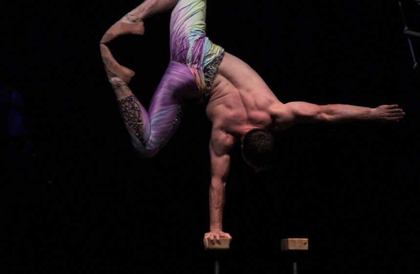 Артисты CIRQUE DU SOLEIL представили в Москве шоу Alegria 10 фото