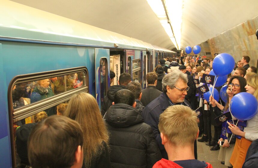 Именной поезд "Плехановец" вышел на серую ветку метро. Фото 20 фото