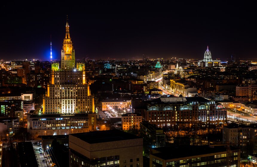 Десятки зданий выключили подсветку в рамках акции "Час Земли" 3 фото