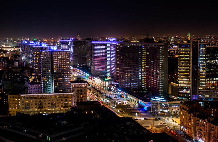 Десятки зданий выключили подсветку в рамках акции "Час Земли" 5 фото