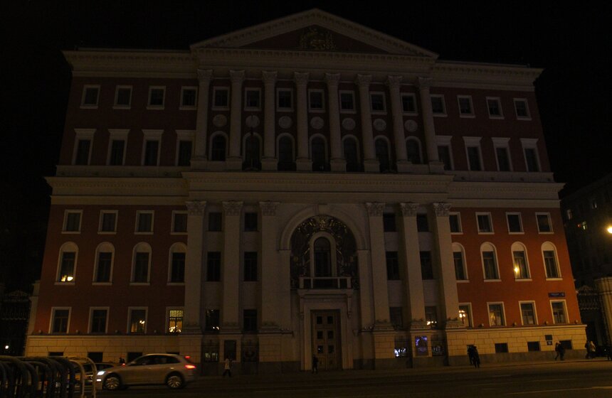 Москвичи отметили "Час Земли" на Тверской улице 22 фото