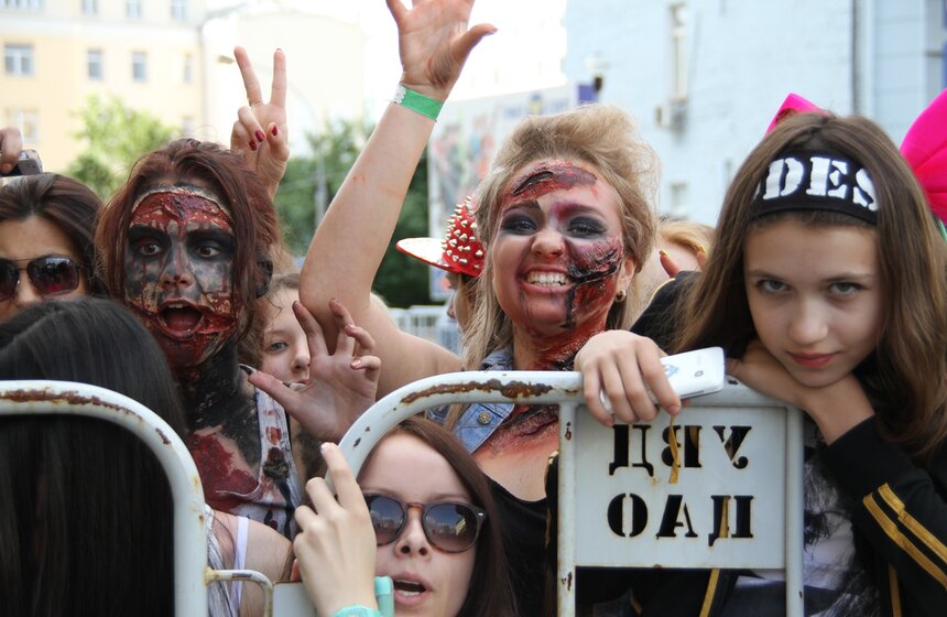 Флешмоб под Gangnam Style прошел у входа в "Олимпийский" 15 фото