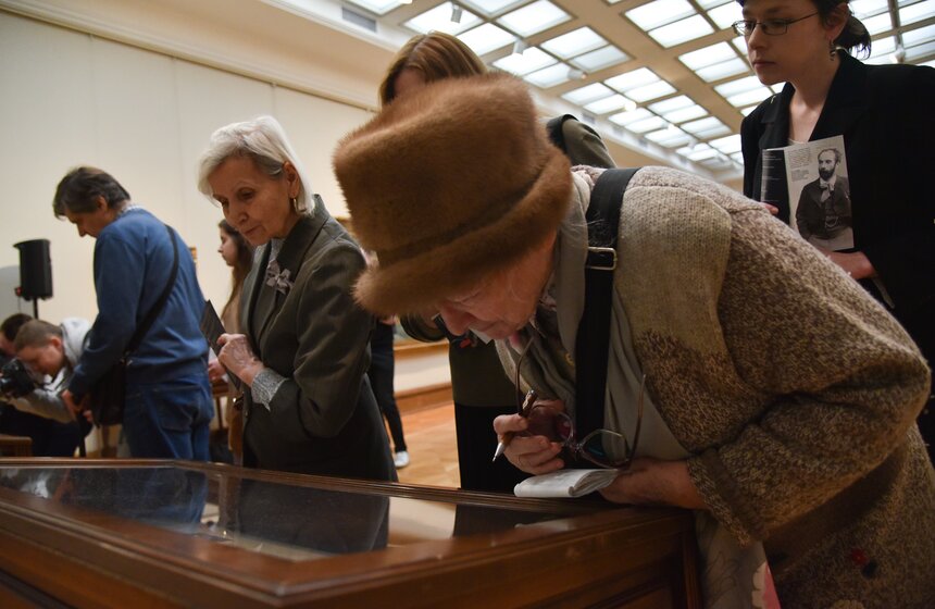 Выставка "Модель художника в объективе фотоаппарата" 7 фото