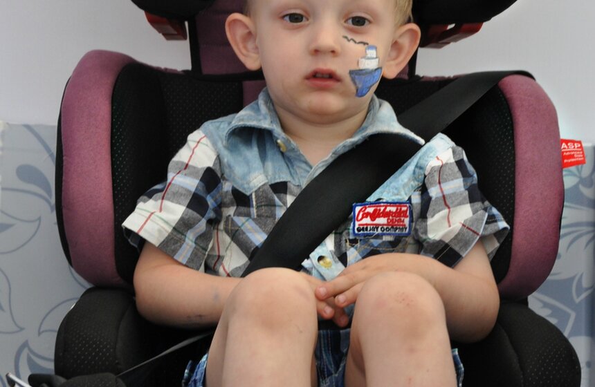 Выставка матрешек "Пристегнись, страна!" 15 фото