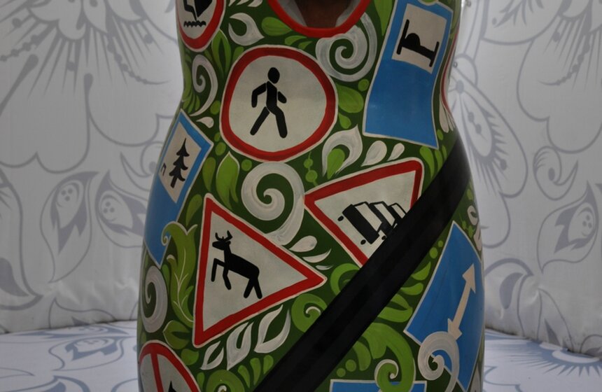 Выставка матрешек "Пристегнись, страна!" 9 фото