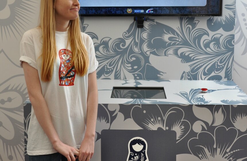 Выставка матрешек "Пристегнись, страна!" 8 фото