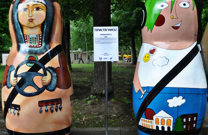 Выставка матрешек "Пристегнись, страна!" 3 фото