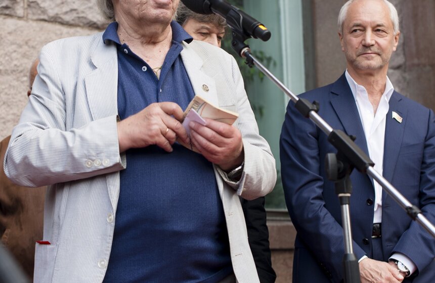 В столице открылась мемориальная доска Андрею Вознесенскому 4 фото