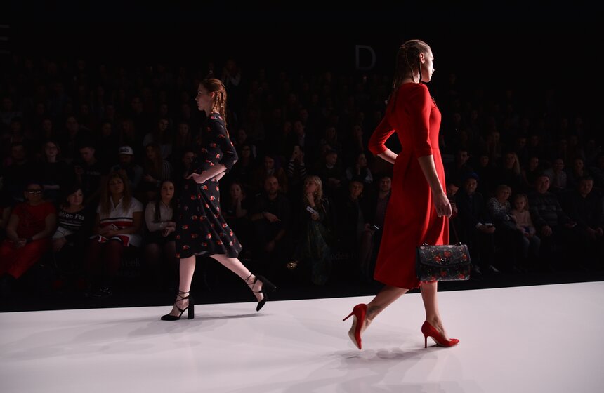 Самые яркие моменты Mercedes-Benz Fashion Week 20 фото