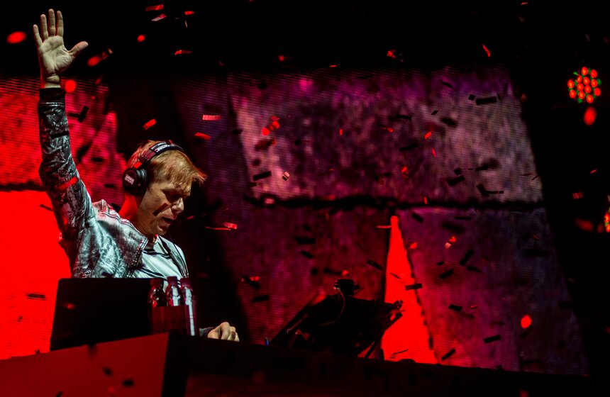 Шоу Armin Only Embrace состоялось в Олимпийском 17 марта 3 фото