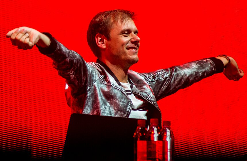 Шоу Armin Only Embrace состоялось в Олимпийском 17 марта 6 фото