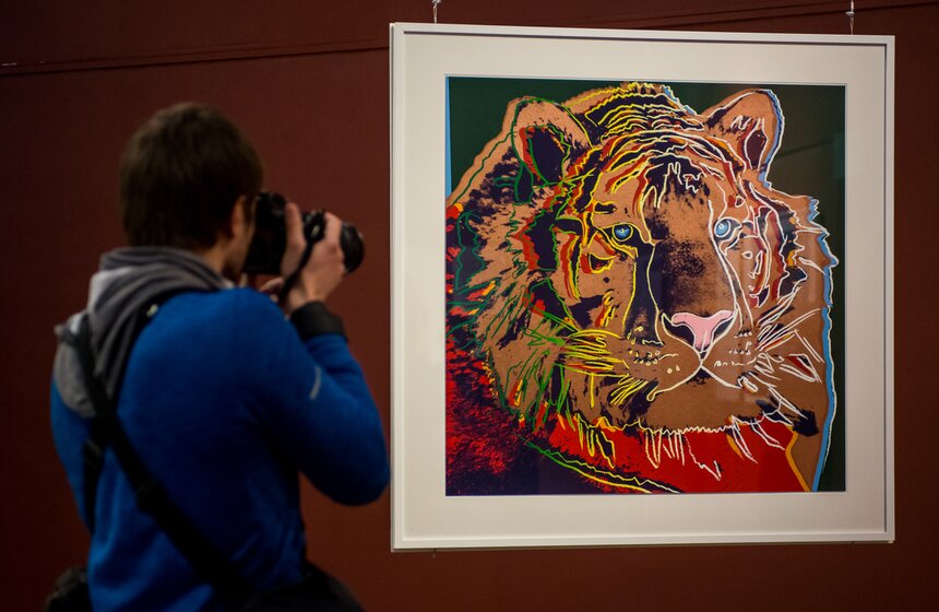 Выставка Уорхолла об исчезающих животных открылась в Москве 7 фото