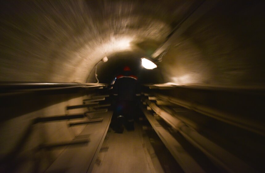 Работа энергетиков в период весеннего паводка 16 фото