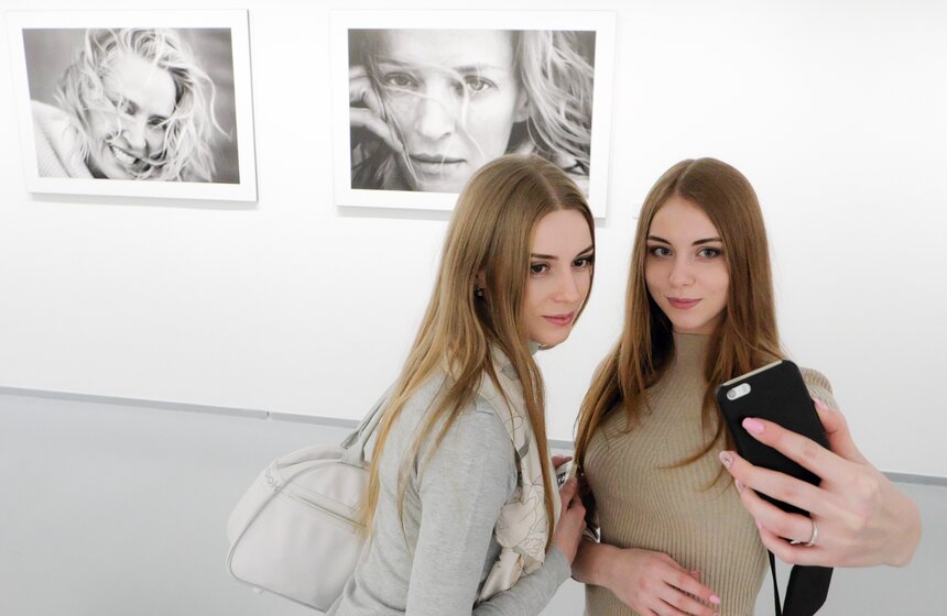 В Мультимедиа Арт Музее открылась выставка 2017 Pirelli Calendar 13 фото