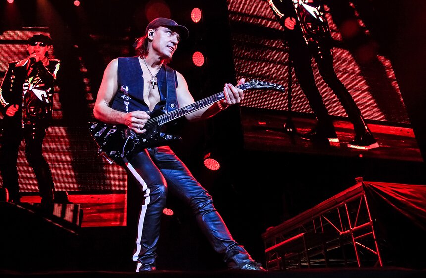 Альбом Crazy World, изданный The Scorpions в 1990 году, стал одним из самых успешных в дискографии коллектива