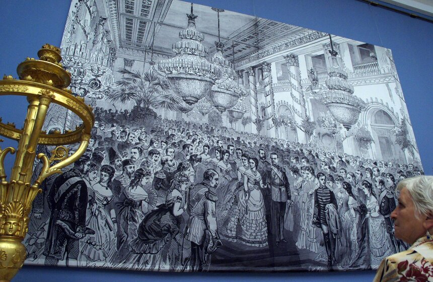 В парке "Царицыно" проходит выставка "Большой бал" 15 фото