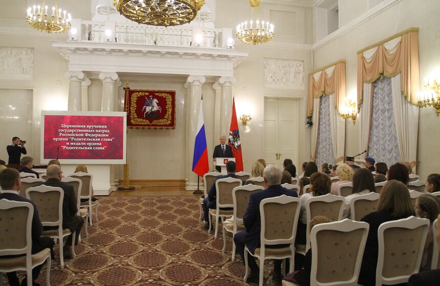 Награды многодетным семьям вручались накануне Дня матери
