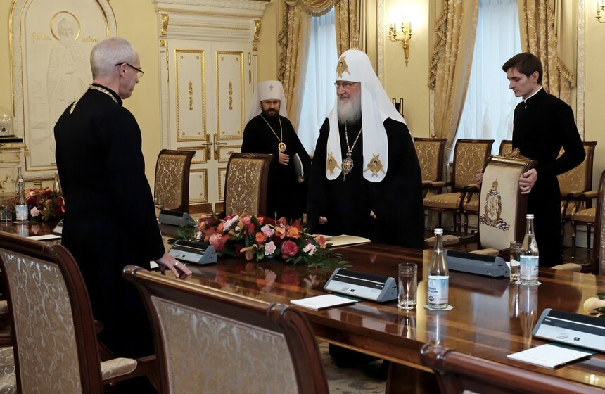 Фото: АГН Москва/Любимов Андрей. Встреча патриарха Кирилла и архиепископа Джастина Уэлби прошла 18 ноября в Ламбетском дворце в Лондоне. В ходе обсуждения вопросов двусторонних отношений между Русской православной церковью и Церковью Англии участники беседы достигли договоренности о сотрудничестве в гуманитарной сфере.