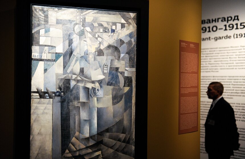 Фото: АГН Москва/Авилов Александр. Предпоказ выставки "Казимир Малевич. Не только "Черный квадрат" на ВДНХ. Церемония открытия состоялась 23 ноября в павильоне "Рабочий и колхозница" на ВДНХ. Экспозиция объединила произведения Малевича из коллекций ведущих музеев и частных собраний. Помимо полотен Малевича на выставке представлены его письма, дневники, фотографии, книжные издания.