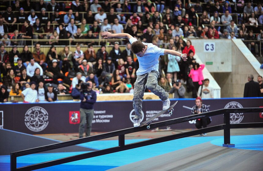 Фото: АГН Москва/Никеричев Андрей. Кубок мира по скейтбордингу в СК "Лужники" состоялся 25 октября в столице. Этот этап закрыл сезон престижной мировой серии WCS. В турнире приняли участие звезды российского и мирового скейтбординга, для которых был построен эксклюзивный скейт-парк.