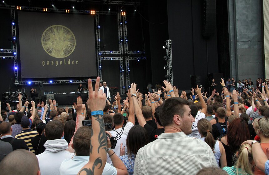 Выступление рэпера Басты в Зеленом театре парка Горького 10 фото