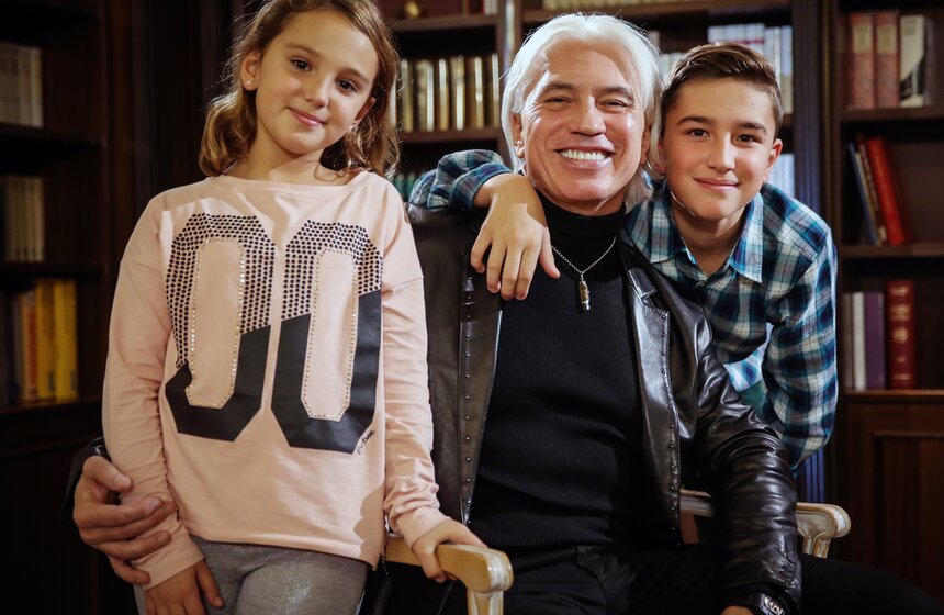 Хворостовский с дочерью Ниной и сыном Максимом