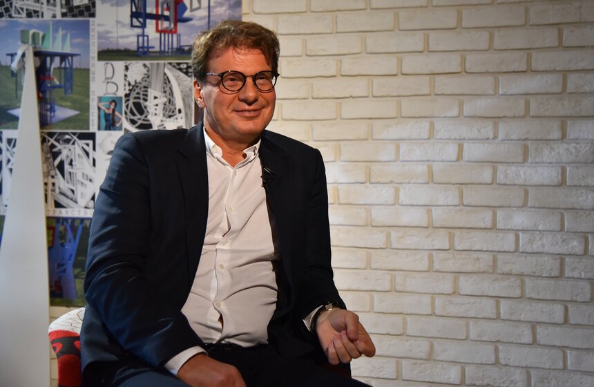 Вопросы гостю задавал бессменный ведущий Евгений Додолев