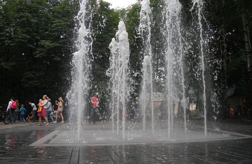 "Сухие" фонтаны открылись в Бабушкинском парке 4 фото