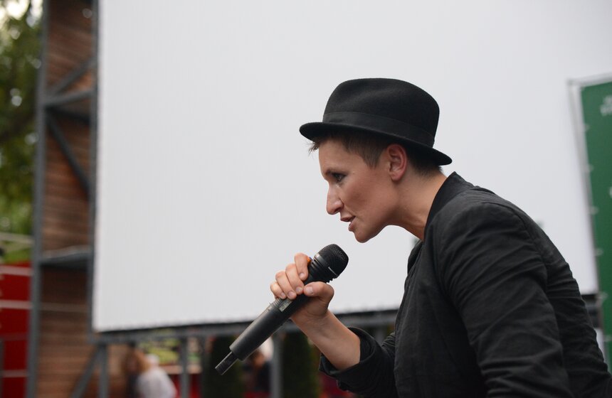 В парке Горького прошли чтения Дианы Арбениной "Я говорю" 7 фото