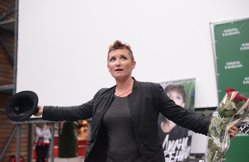 В парке Горького прошли чтения Дианы Арбениной "Я говорю" 8 фото