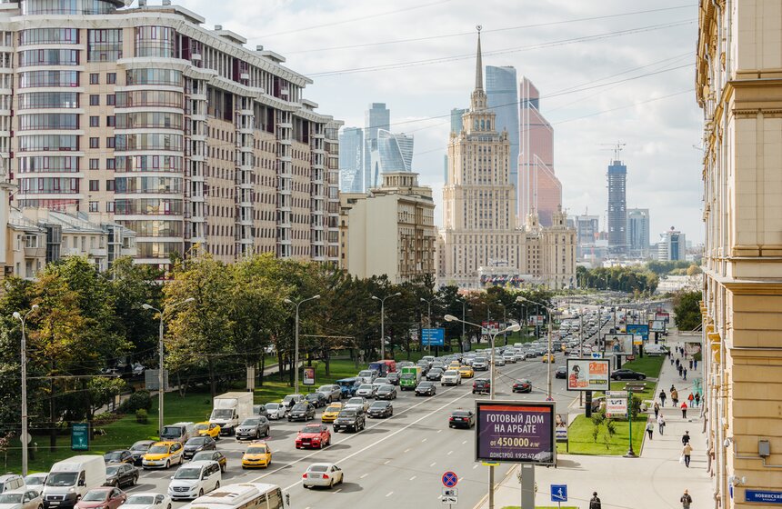 Это позволит растениям лучше прижиться на новом месте и с наступлением весны порадовать жителей города зелеными кронами