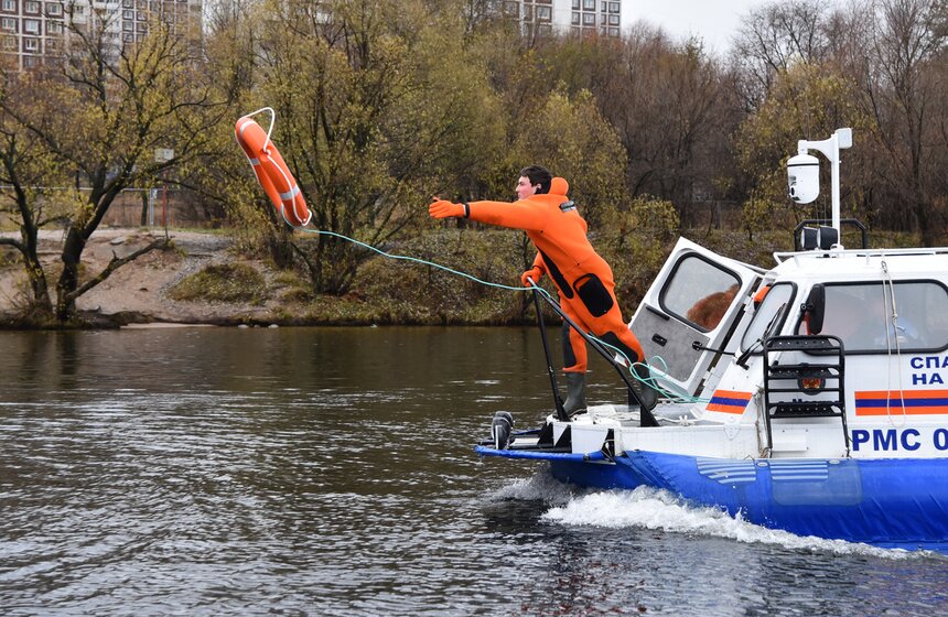 Учения на поисково-спасательной станции "Строгино" в Строгинской пойме