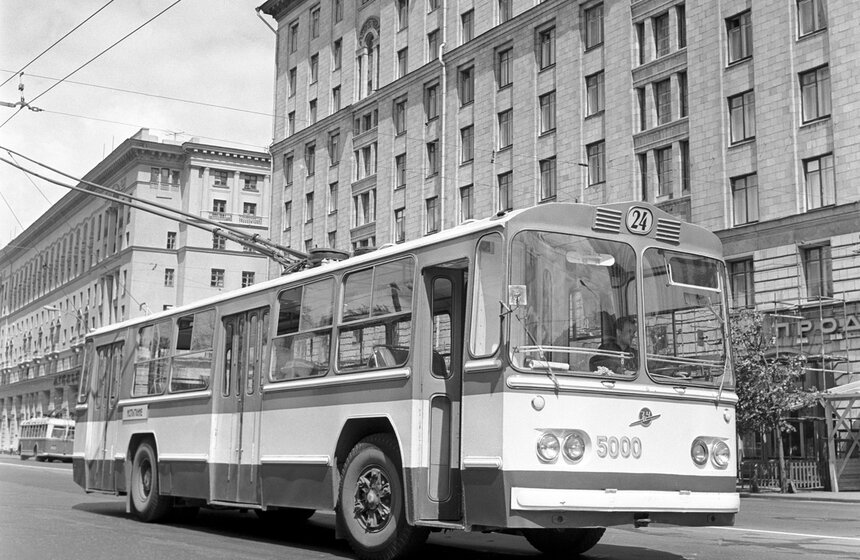 Опытный образец троллейбуса ЗиУ-9 – одного из самых популярных – был выпущен в 1966 году, а само производство модели продолжалось до 1990-х годов.