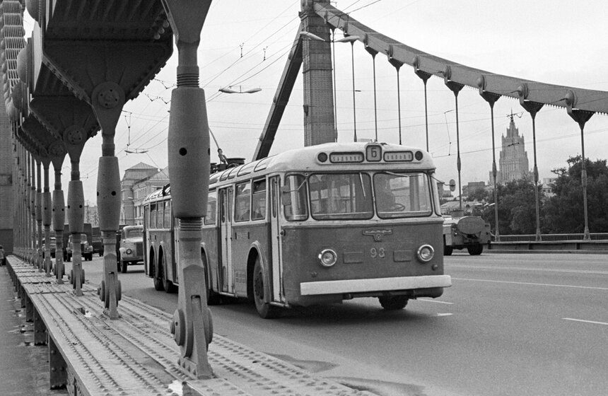 К 1974 году на улицах города работало более 2 тысяч троллейбусов.