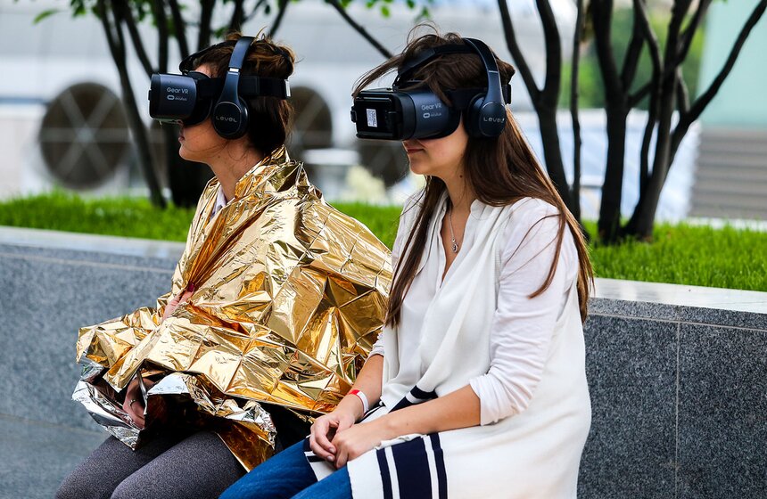 Премьера VR-постановки Максима Диденко "Клетка с попугаями" 1 фото