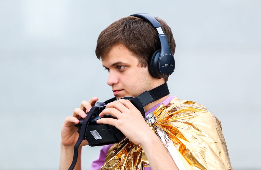 Премьера VR-постановки Максима Диденко "Клетка с попугаями" 3 фото