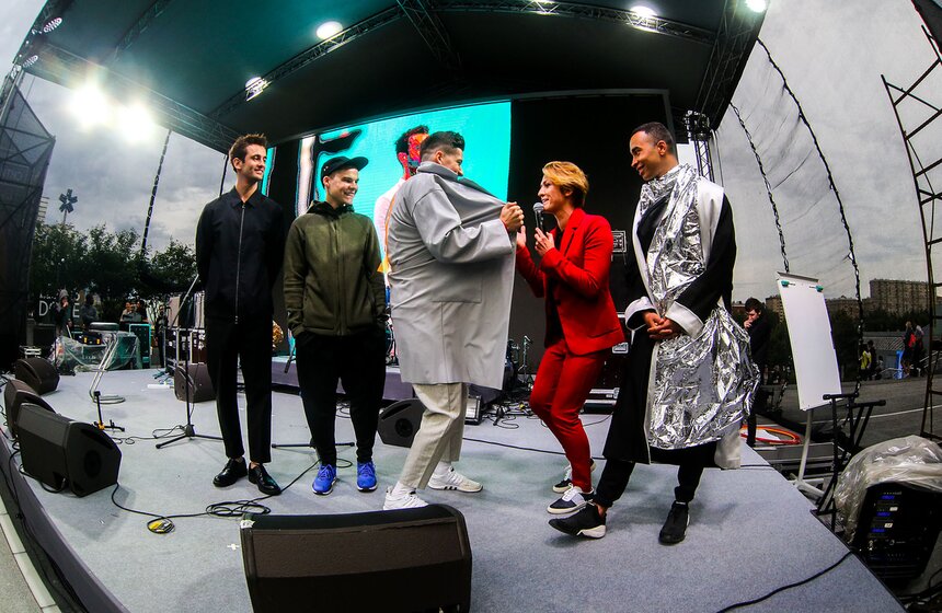 Премьера VR-постановки Максима Диденко "Клетка с попугаями" 11 фото