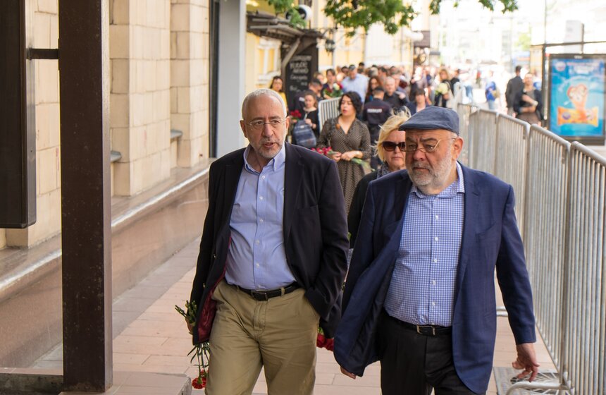 Прощание с Антоном Носиком прошло в Центральном доме литераторов 6 фото