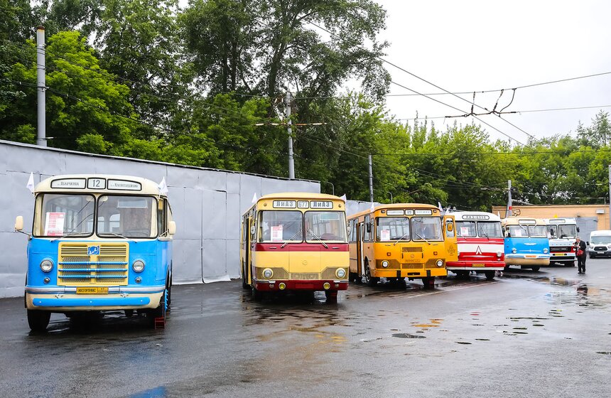 Парад ретротехники прошел в Москве 1 фото