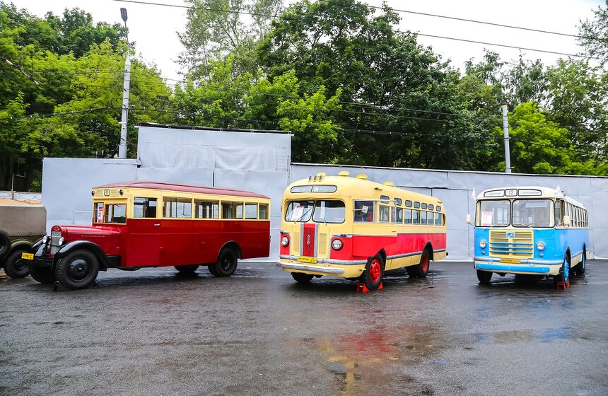 Парад ретротехники прошел в Москве 6 фото
