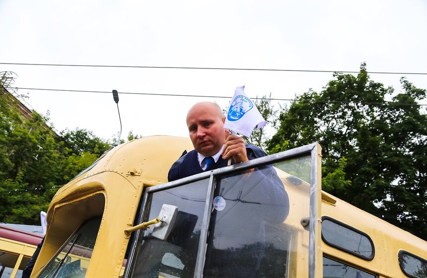 Парад ретротехники прошел в Москве 15 фото