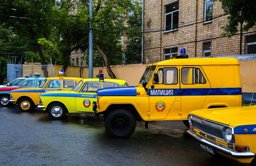 Парад ретротехники прошел в Москве 11 фото
