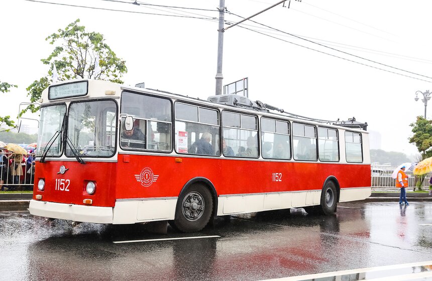 Парад ретротехники прошел в Москве 29 фото